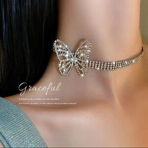 Graceful Crystal Butterfly Choker Necklace - Silver